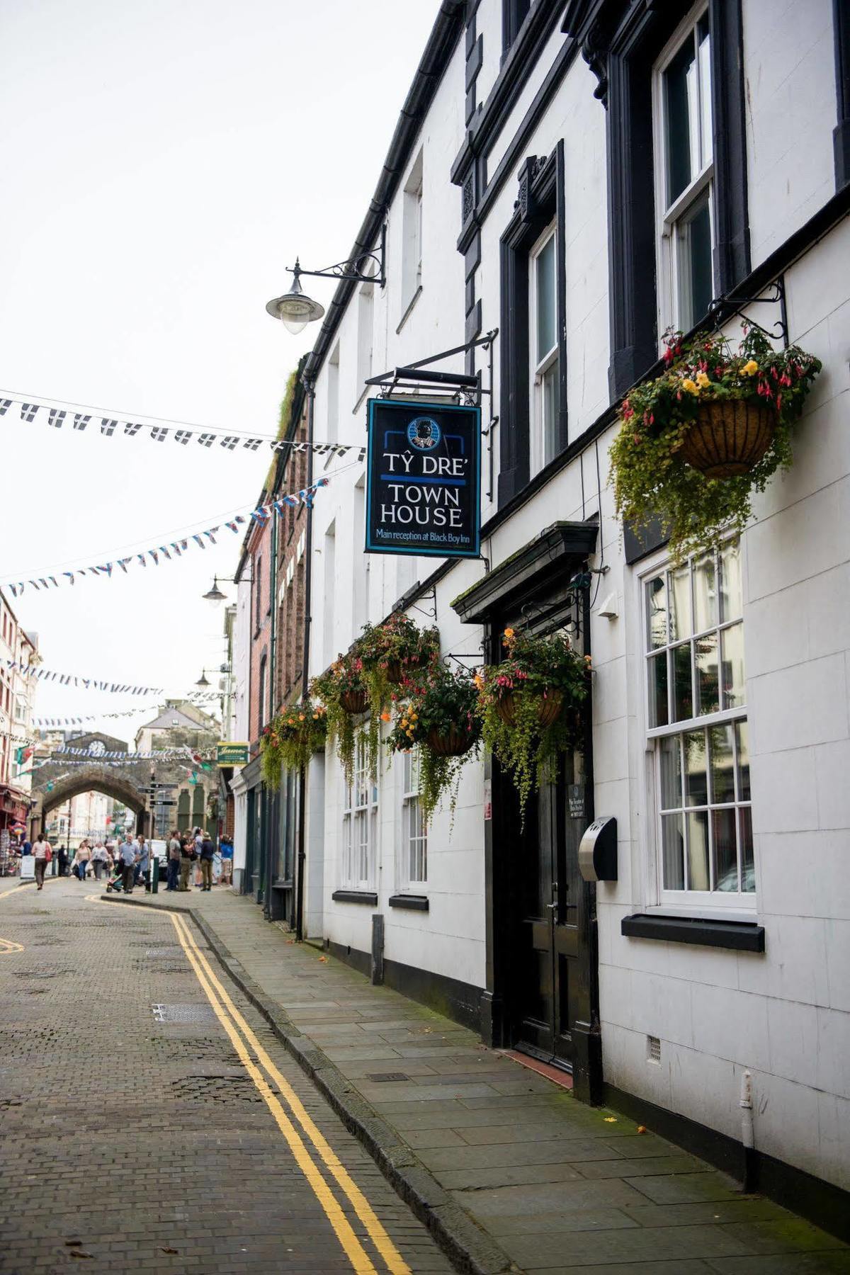 Ty Dre Town House Hotel Caernarfon Exterior photo